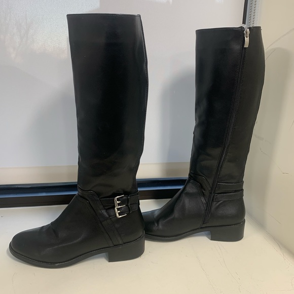 Black boots - Picture 1 of 6